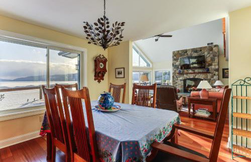 Year-Round Fun in Putnam Station Lakefront Home! - Foto 9