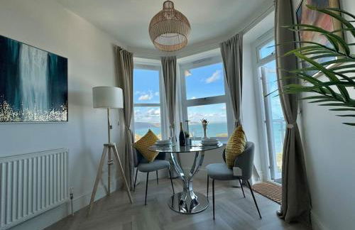 Luxury Sea View Apartment with Multi Room Balcony And Private Onsite Parking Only 300M From the Beach - Foto 8