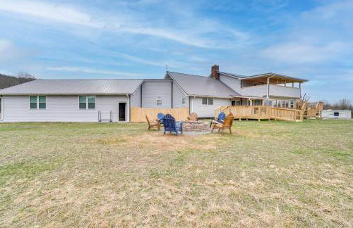 Deer Lake Lodge on 700 Wooded Acres in Dayton! - Foto 3