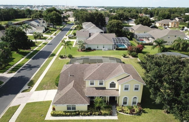 Fantastic 7 Bed 6 Bath In Prestigious Gated Comm. 7 Bedroom Villa by Redawning - Foto 63