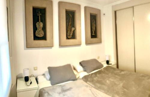 Maravilloso apartamento céntrico de 70m2, jardín propio 40m2 con piscina para niños y parking opcional - Foto 12