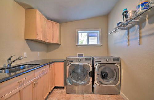 Spacious Granbury Home with Lakefront Outdoor Oasis! - Foto 32