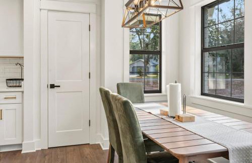 Boho Retreat with 2 Masters and Plenty of Space - Foto 19