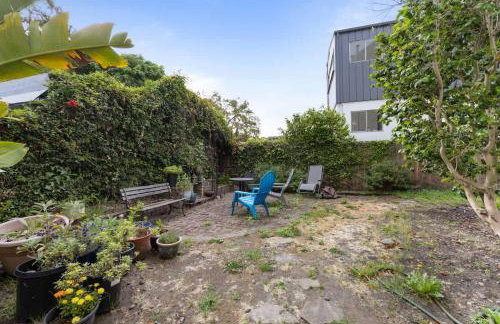 Garden Oasis Cozy Home Near Bart Shop with Parking - Photo 46