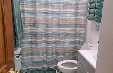 Fun Home in Pocono with Gameroom-Firpit-BBQ Grill-TV and AC in all rooms - Foto 43