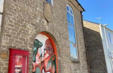 No 3, apartment in the heart of Bridport, Dorset - Photo 27