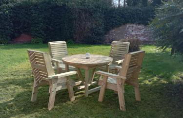 2 Bedroom Garden Flat - Foto 1