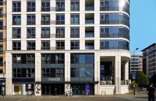 One bedroom apartment with balcony and concierge , station and shops 2min walk - Foto 24