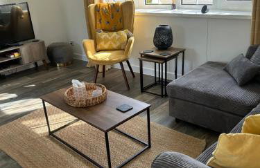 44 Gower holiday village Ty Gŵyr Cosy 2 bedroom Chalet with a seasonal indoor pool - Photo 2