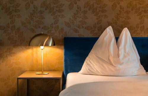 goldfinger + suites - Photo 80