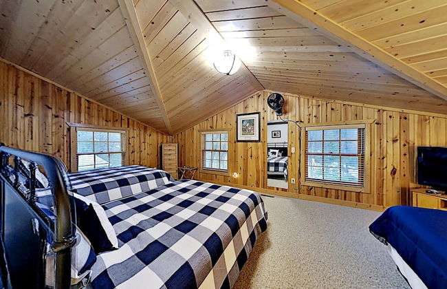 Round House on Round Lake - Photo 7