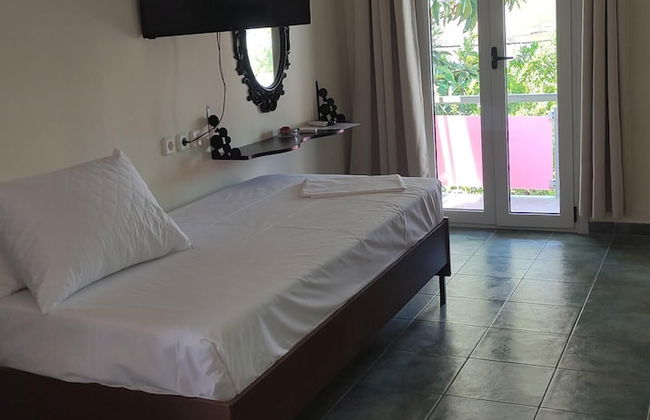 Okeania Seafront Rooms in Kamena Vourla - Foto 41