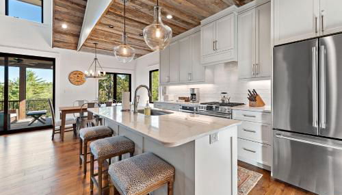 Hilltop Lodge Opulent Lakefront Living in Lake James - Photo 4