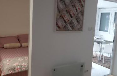 FAMILY APARTMENT ZRNKA s besplatnim parkingom - Photo 24