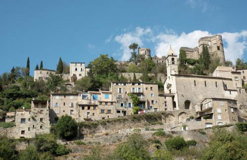 A beautiful 2 persons studio in a chateau with swimming pool - Foto 20