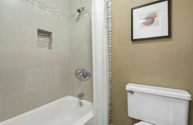 Plantation Hale Suites - Photo 14