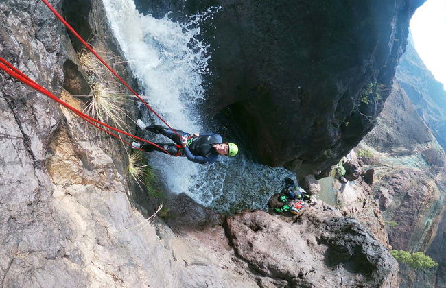 Descenso de cañones en el barranco de la Manta - Foto 6