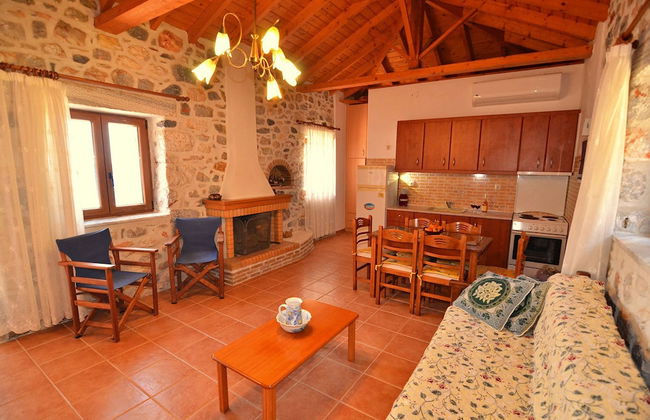 Sofia Limeni Seafront - Photo 5