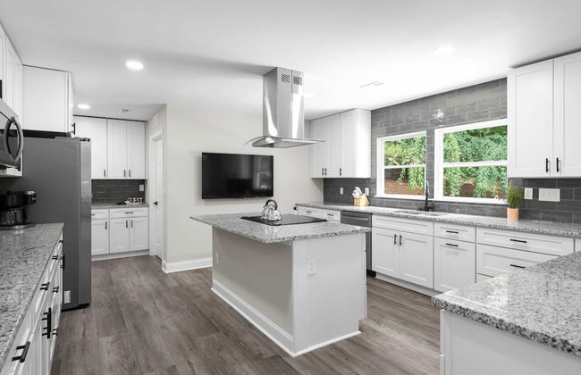 Fireside Fun by Avantstay Sleeps 18 Waterfront + Pool - Foto 18