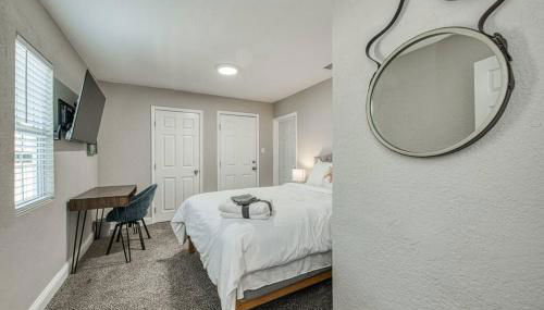 Fun City Haven Spacious Retreat in Fresno - Photo 4