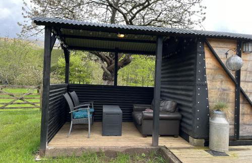 Transformed Railway Wagon- Sleeps2-Garden-Firepit - Photo 9