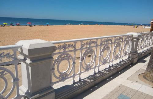 Gran adosado de esquina muy cerca de la playa en la Antilla - Foto 22