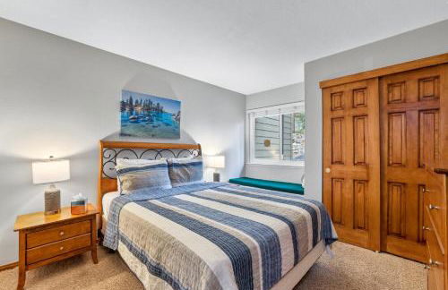 Alpine Escape: Tahoe Oasis Steps from Lake - Foto 13