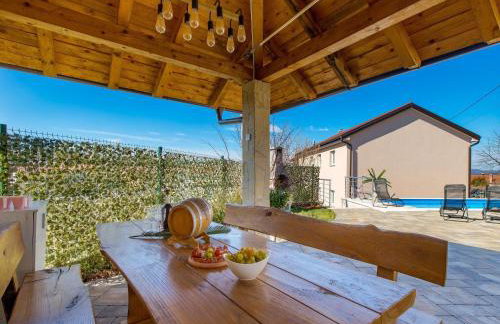 Villa Lemily - Five Bedroom with Swimming Pool - Photo 49