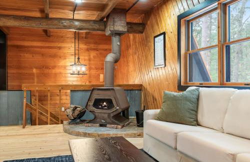 The Log Haus, a newly renovated lakefront cabin close to the trails - Foto 13