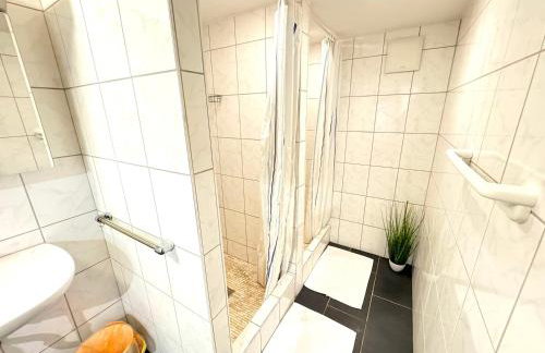 I Apartment 17 Personen - Monteurzimmer - Ferienwohnung, Großköllnbach - Foto 16