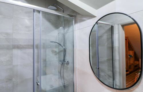 The Oak Room - Windmill Country Retreats - Photo 16