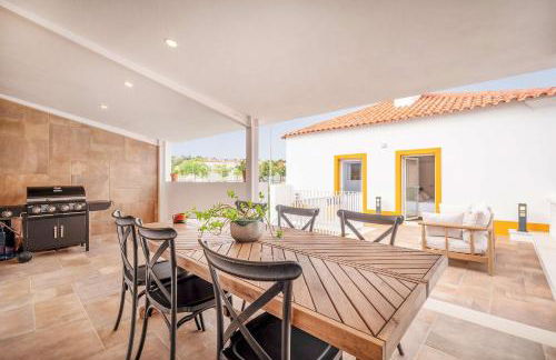 Vila Amorim - Stylish 4BR Home with Jacuzzi - Foto 14