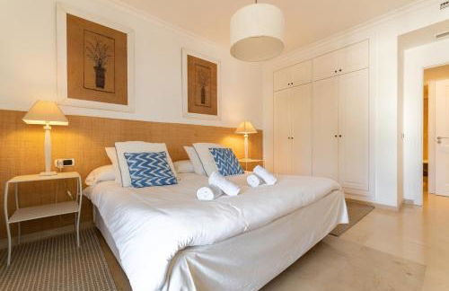 Apartment, front line beach, in Las Arenas, Bahía de Marbella - Photo 32