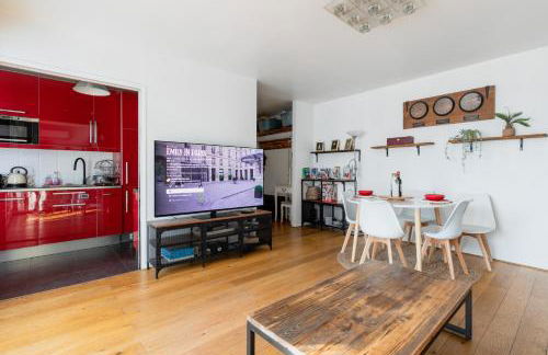 Transports, parking, A/C & equipped for long stays - Foto 7