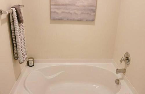 Modern & Luxurious 3 Bdrm 2.5 Bath Townhome - Foto 49