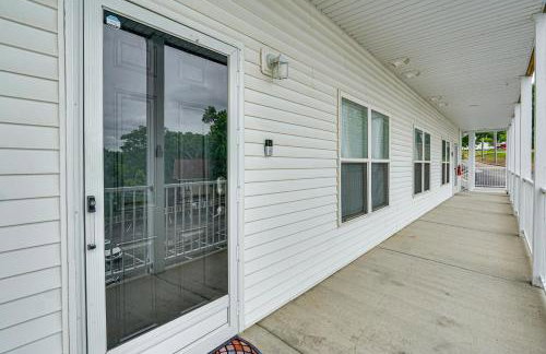 Lakefront Osage Beach Condo: Dock Your Boat Here! - Foto 2
