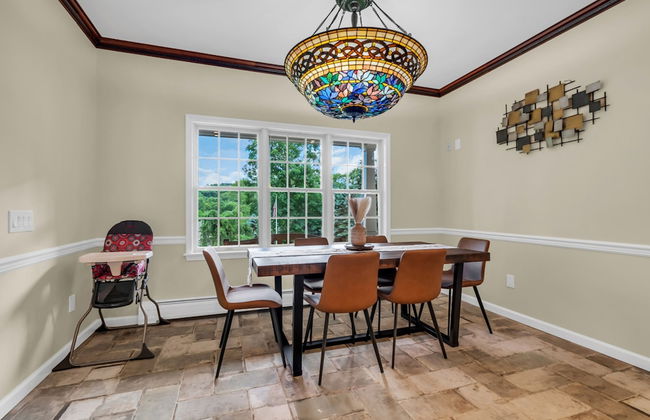 Family Retreat With Autumn Views and Fireplace - Photo 25