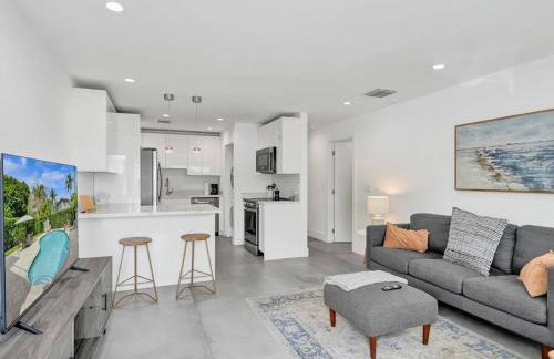 Contemporary 2BR Home with Pool & BBQ Access - Foto 11