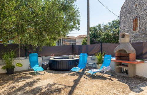 Romantisches Ferienhaus mit Jacuzzi, BBQ, WiFi - Foto 6