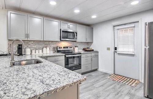 Cozy Asheville Cottage with Grill and Fire Pit! - Foto 8