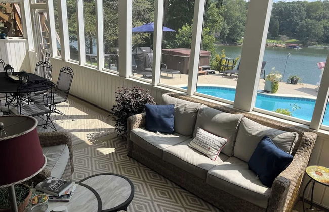 Sleeps 22, Lakefront w/ Private Dock & Pool, 2 Houses Lake Living by Avantstay - Foto 58