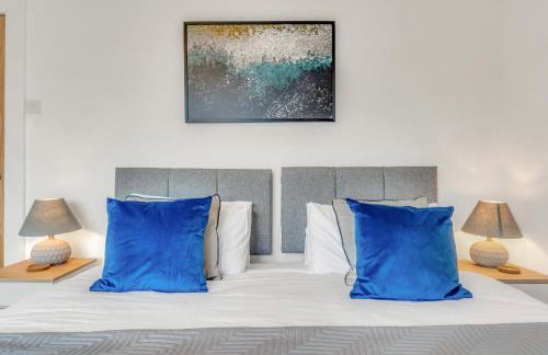 JUNGLE HOT TUB, games room, near eateries, micro brewery, pubs, beauty salons and boutique shops, Argyle, free Netflix, in the heart of Plymouth - Dogs welcome - Hosted by Absolute Accommodation Plymouth - Foto 3