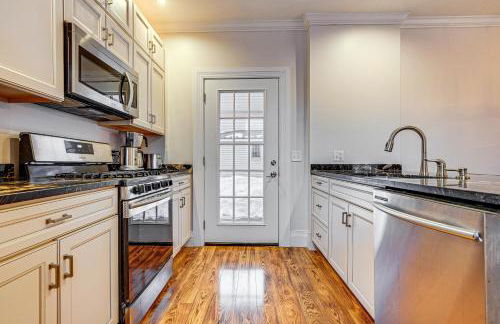 Stay and Play in Ellicottville Village! Home with Deck - Foto 4