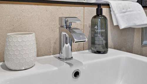 Stunning 2BR Apartment Cardiff Bay with Balcony - Foto 3