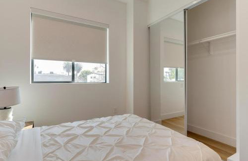 Modern Luxe Retreat Six-Bedroom - Photo 38