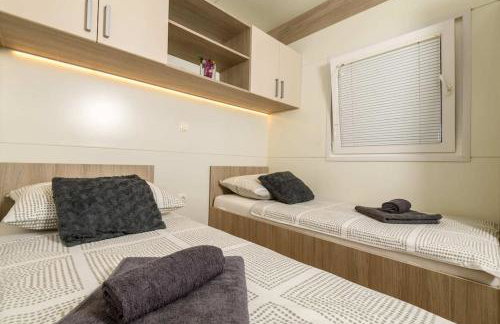 Cozy and Chic Little House with pool Ivinj - 5 - Foto 11