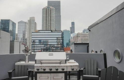 River North Private Balcony With In and Out Parking - Foto 38