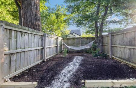 The Maple House - Huge Backyard & Mins to Broadway - Foto 18