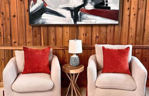 Stylish and Cozy Cabin, Walking Distance to Big Bass Lake - Foto 9