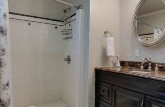 Historic Pet-Friendly Stay Near Broadway w Fire Pit - Foto 33